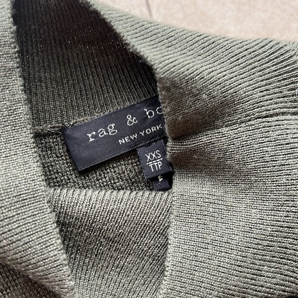 Sleeveless turtleneck top size XXS - Picture 2 of 3